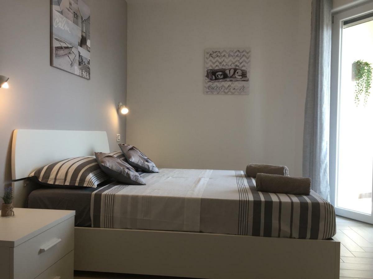 Le Domus Modern Apartments Cagliari Su Forti 外观 照片