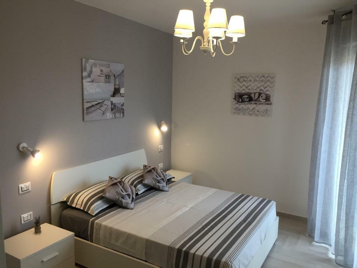 Le Domus Modern Apartments Cagliari Su Forti 外观 照片