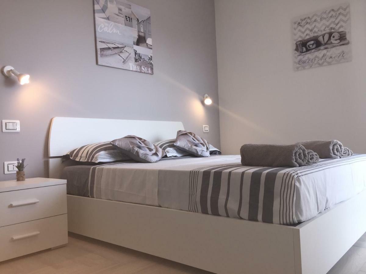 Le Domus Modern Apartments Cagliari Su Forti 外观 照片