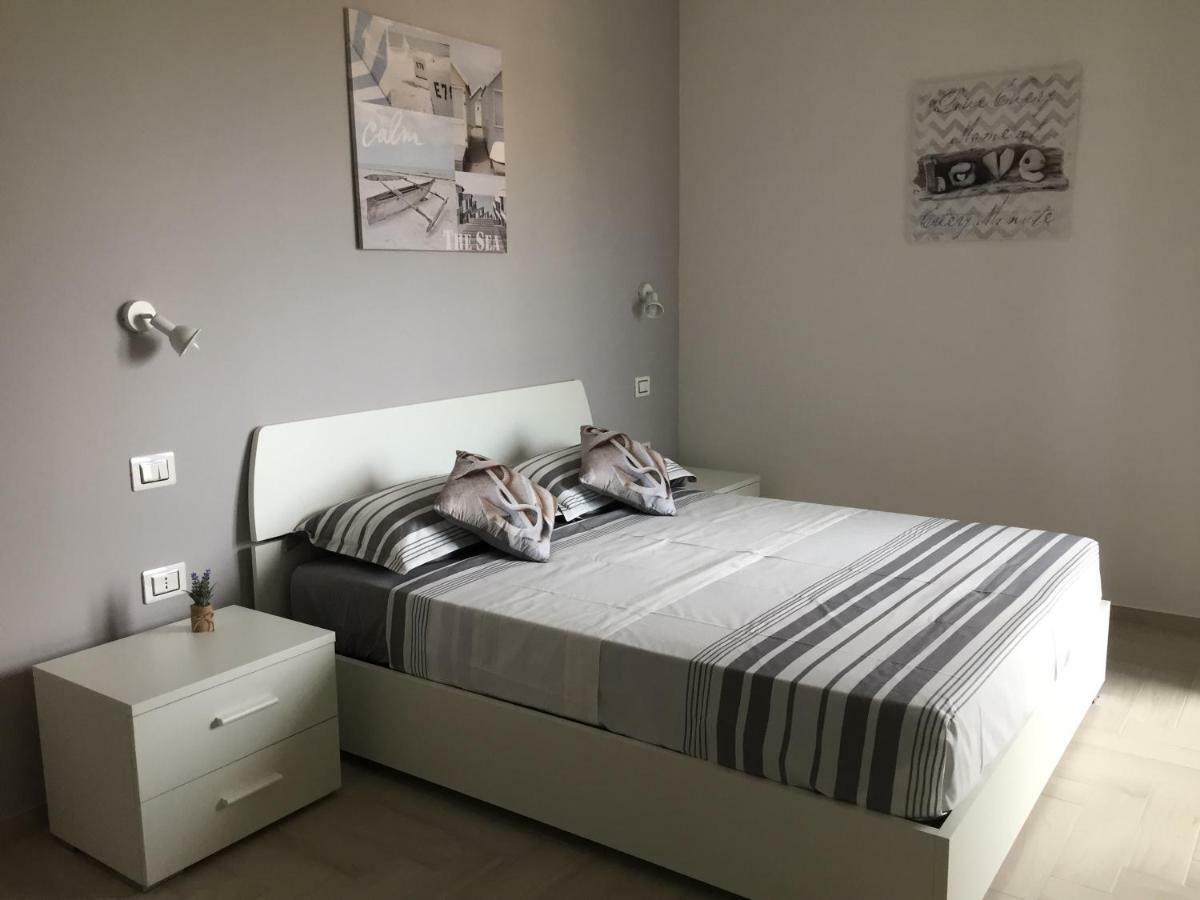 Le Domus Modern Apartments Cagliari Su Forti 外观 照片