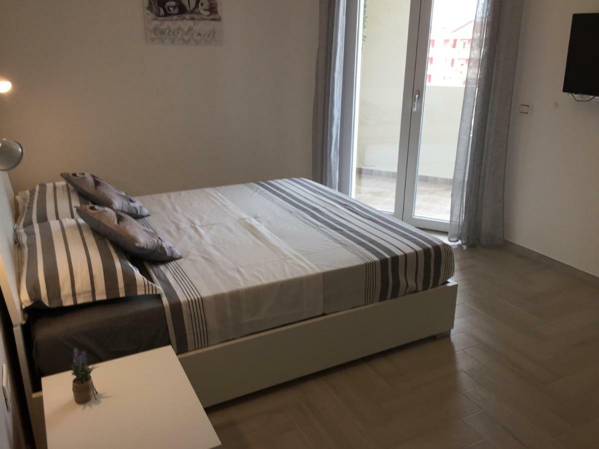 Le Domus Modern Apartments Cagliari Su Forti 外观 照片