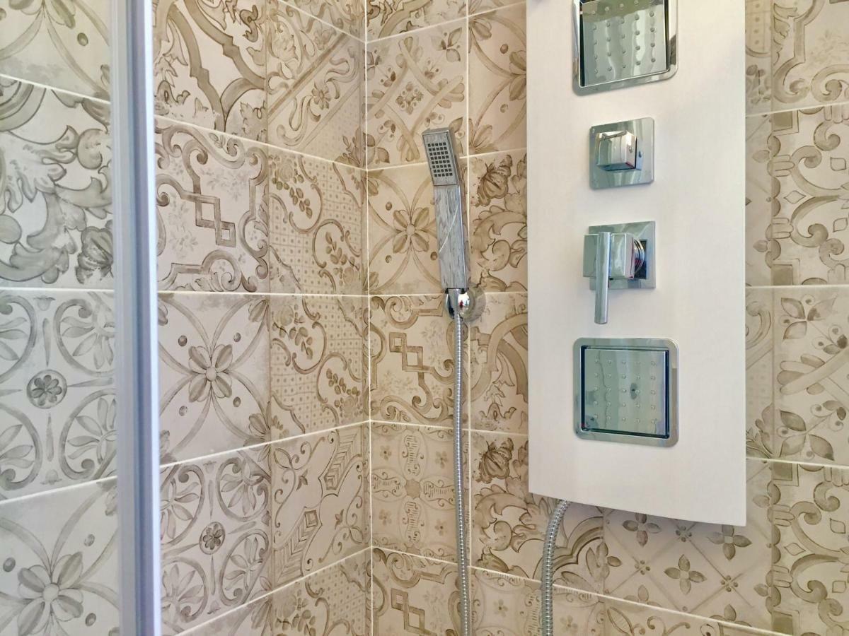 Le Domus Modern Apartments Cagliari Su Forti 外观 照片